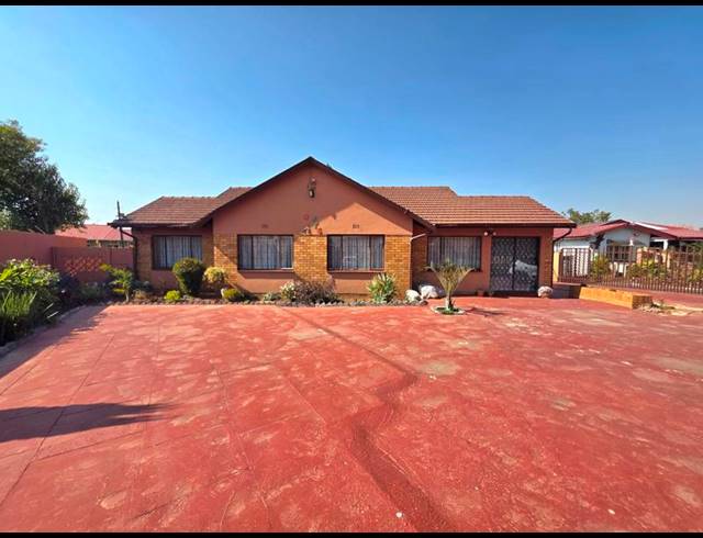 3 BEDROOM HOUSE FOR SALE IN VAN DYK PARK